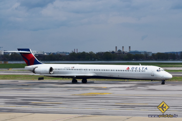 McDonnell Douglas MD-90-30